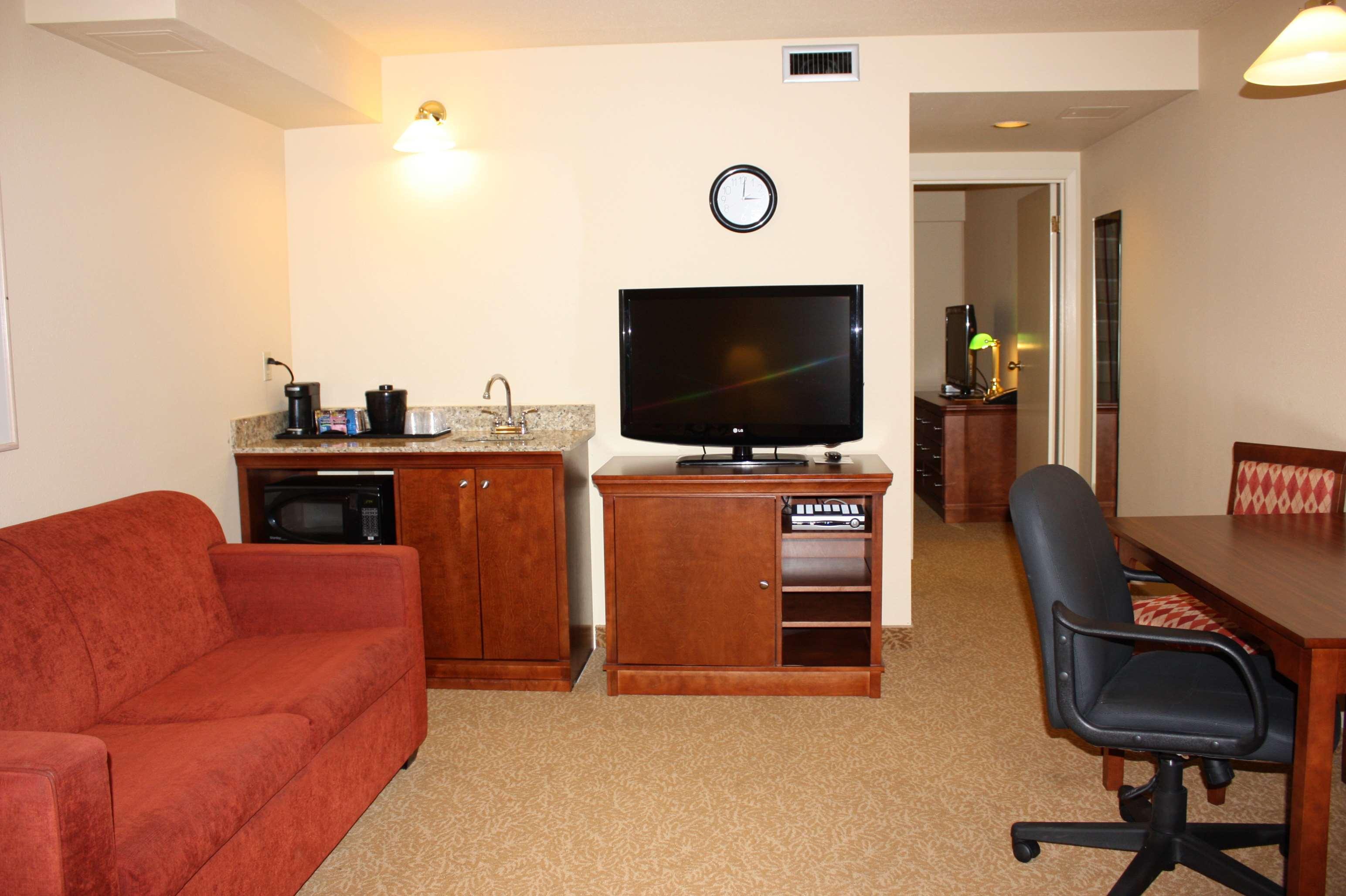 Travelodge Suites By Wyndham Regina - Eastgate Bay Buitenkant foto